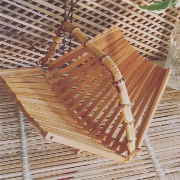 ✨2/$30✨ Wooden, bamboo / rattan collapsible footed basket with handle - Picture 2 of 3